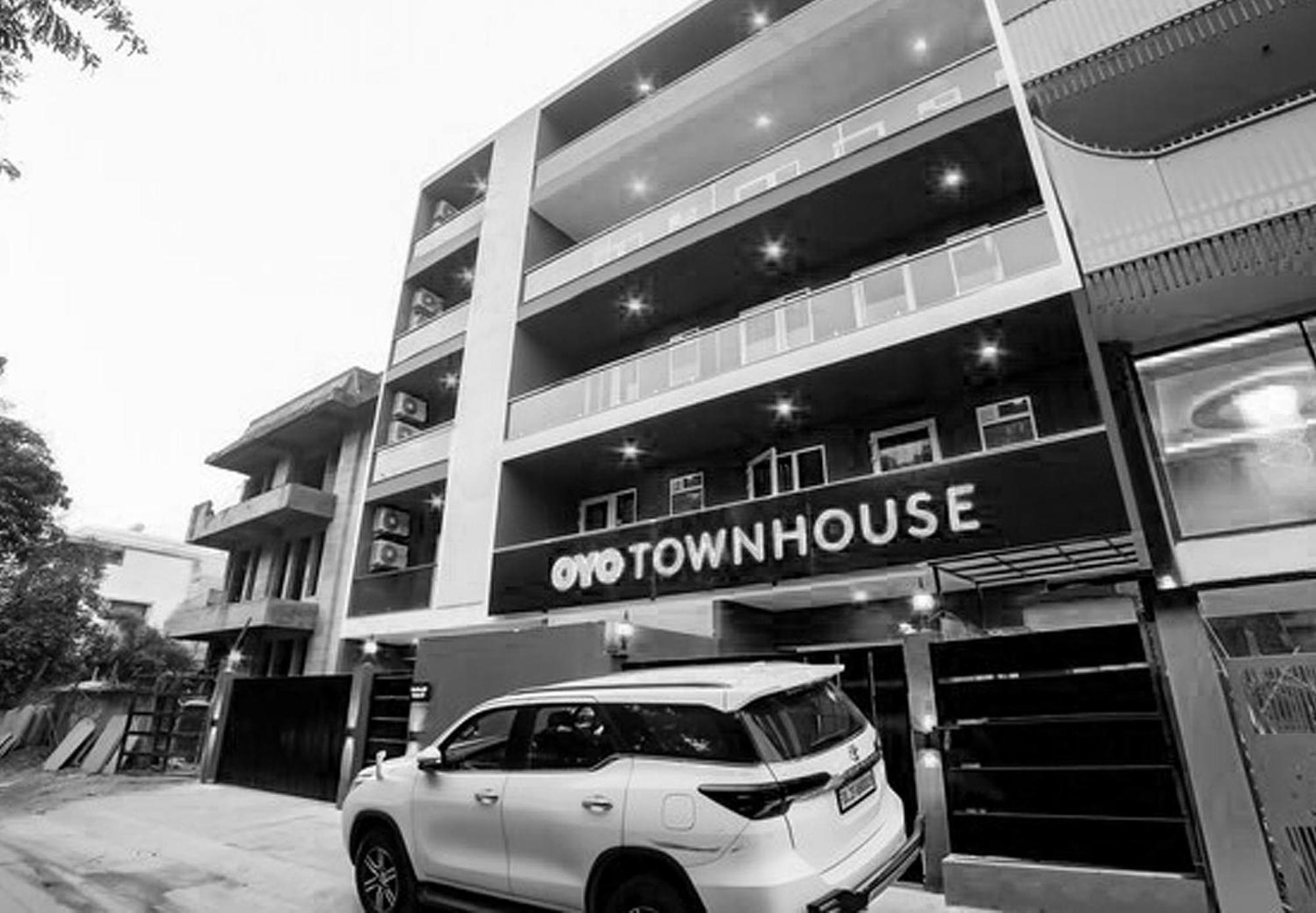 Super Townhouse Near Appu Ghar Hotel Gurgaon Bagian luar foto