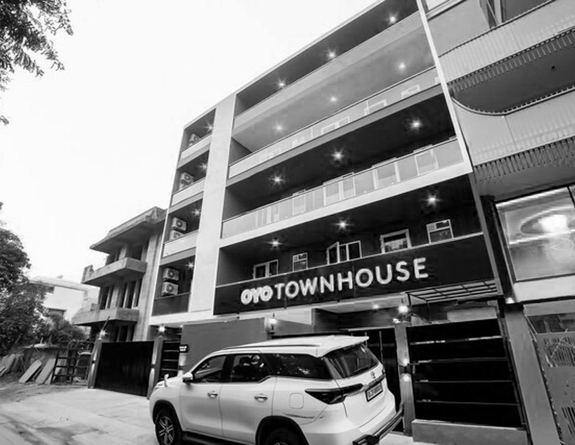Super Townhouse Near Appu Ghar Hotel Gurgaon Bagian luar foto