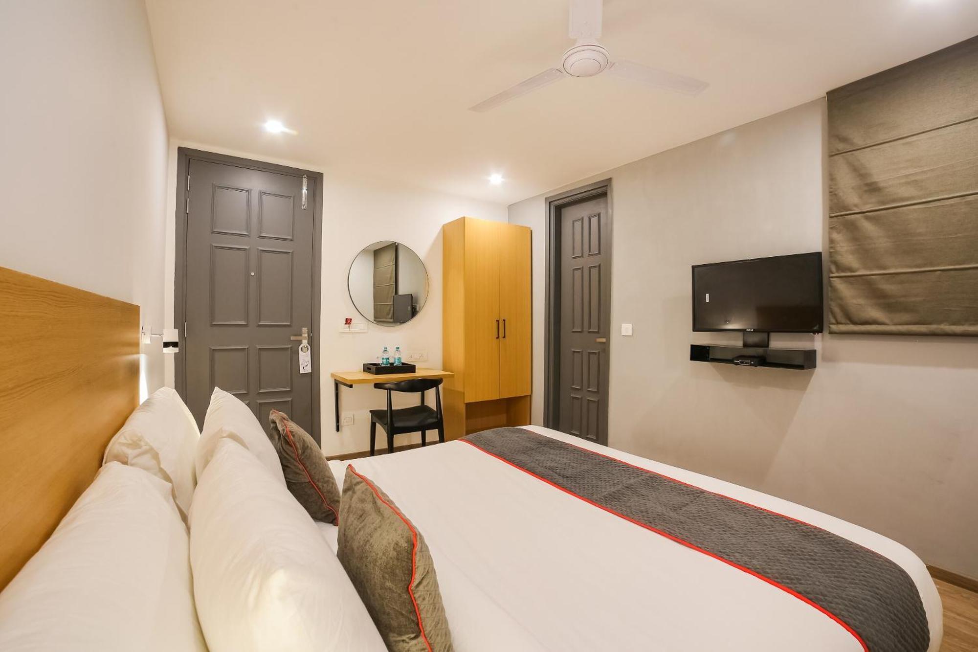Super Townhouse Near Appu Ghar Hotel Gurgaon Bagian luar foto