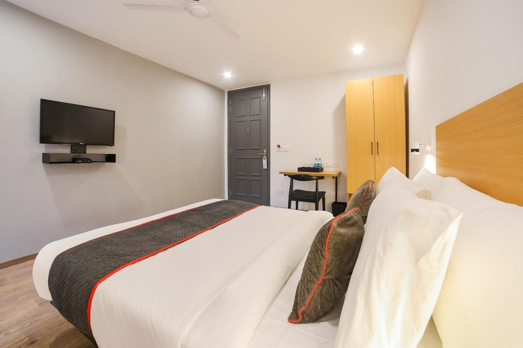 Super Townhouse Near Appu Ghar Hotel Gurgaon Bagian luar foto