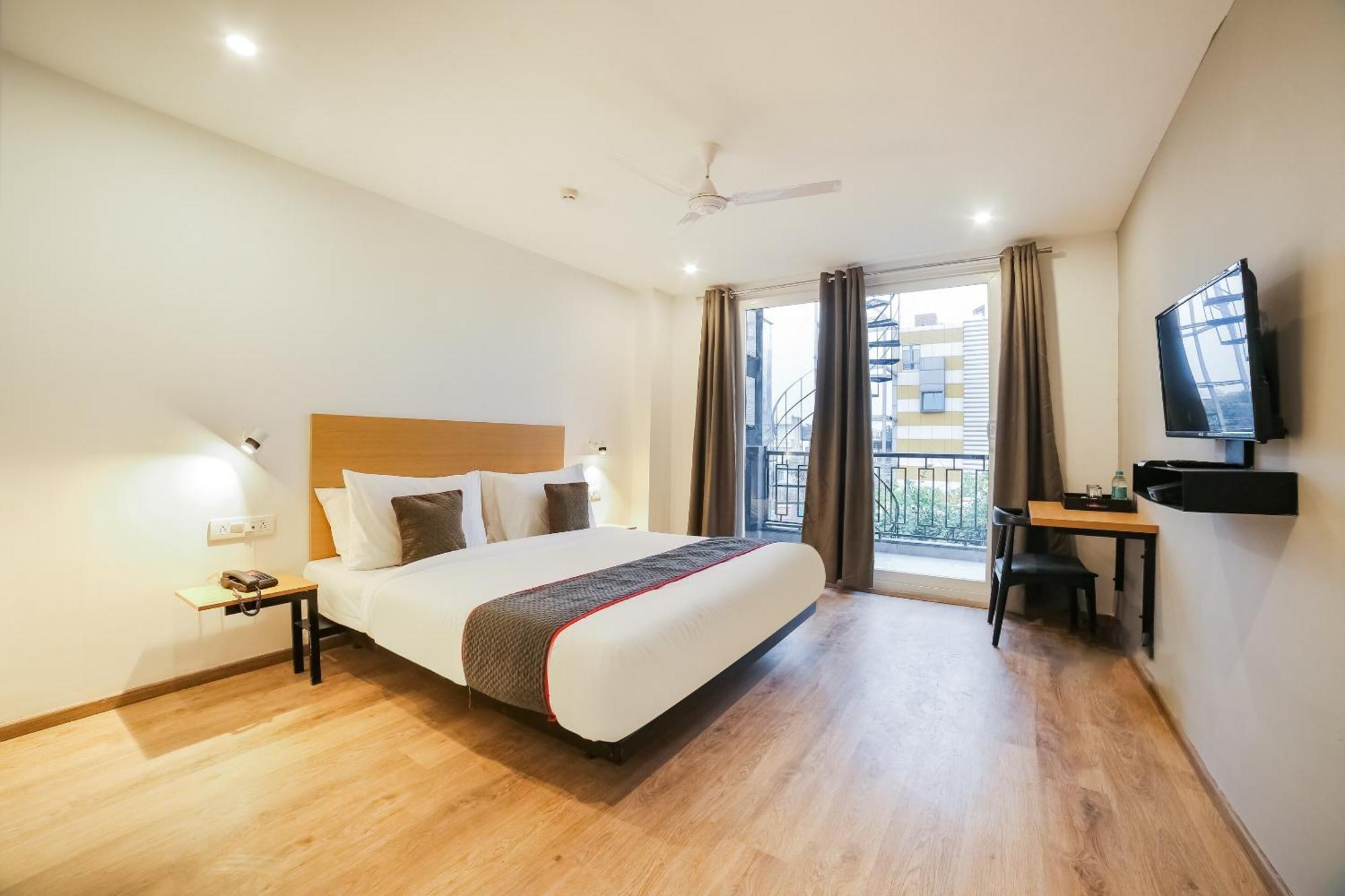 Super Townhouse Near Appu Ghar Hotel Gurgaon Bagian luar foto