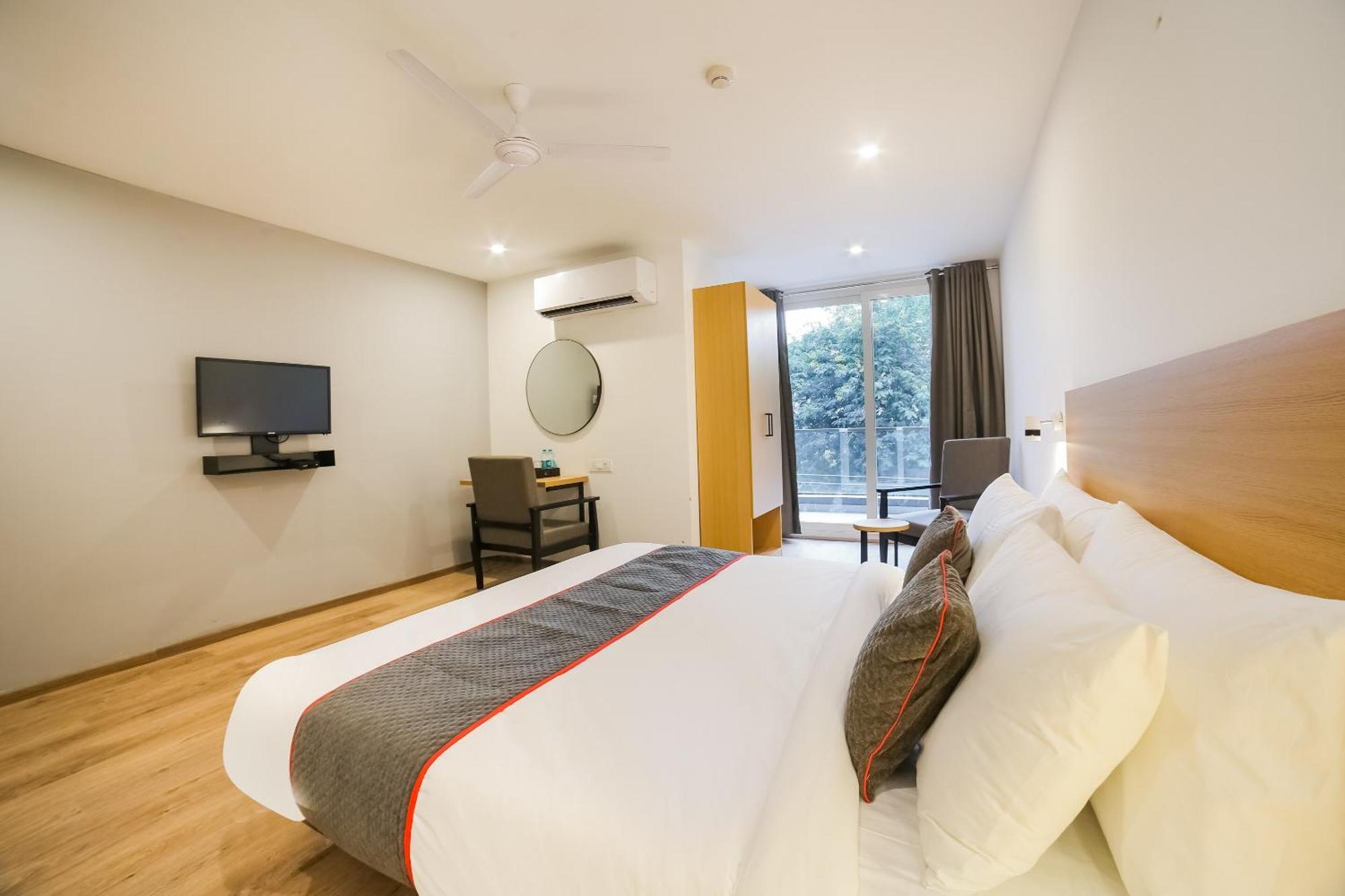 Super Townhouse Near Appu Ghar Hotel Gurgaon Bagian luar foto