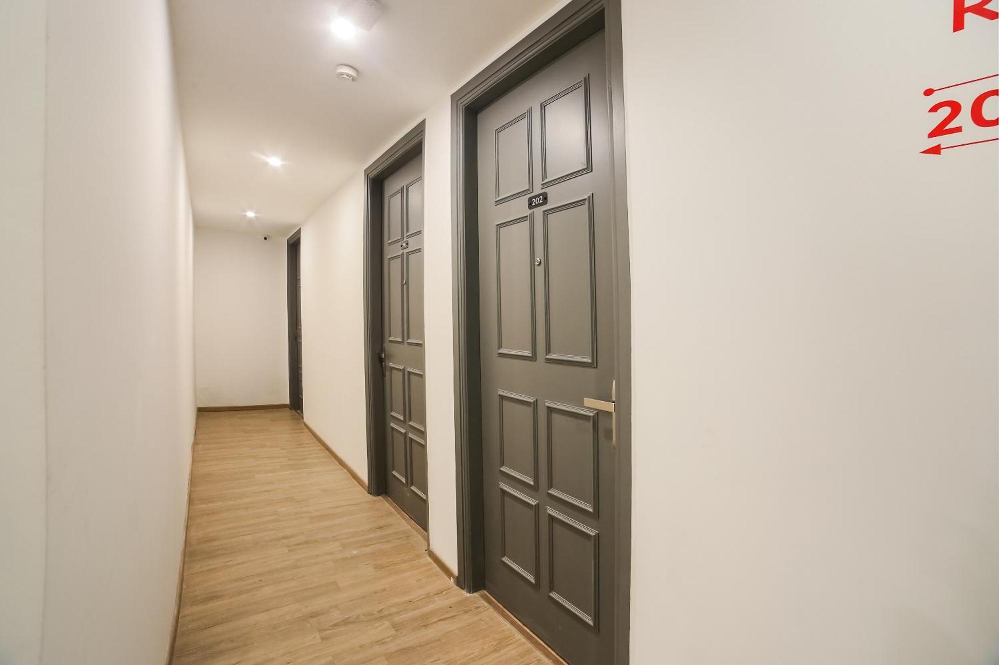 Super Townhouse Near Appu Ghar Hotel Gurgaon Bagian luar foto
