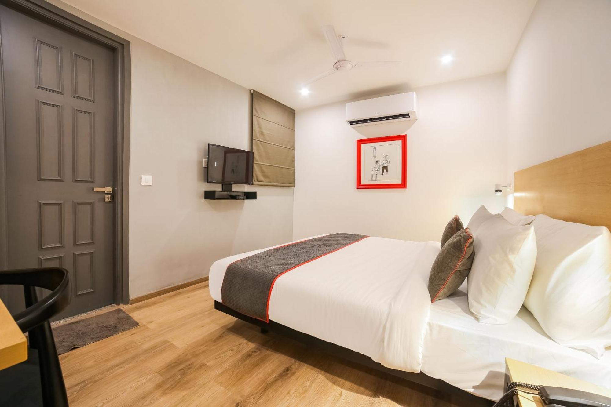 Super Townhouse Near Appu Ghar Hotel Gurgaon Bagian luar foto