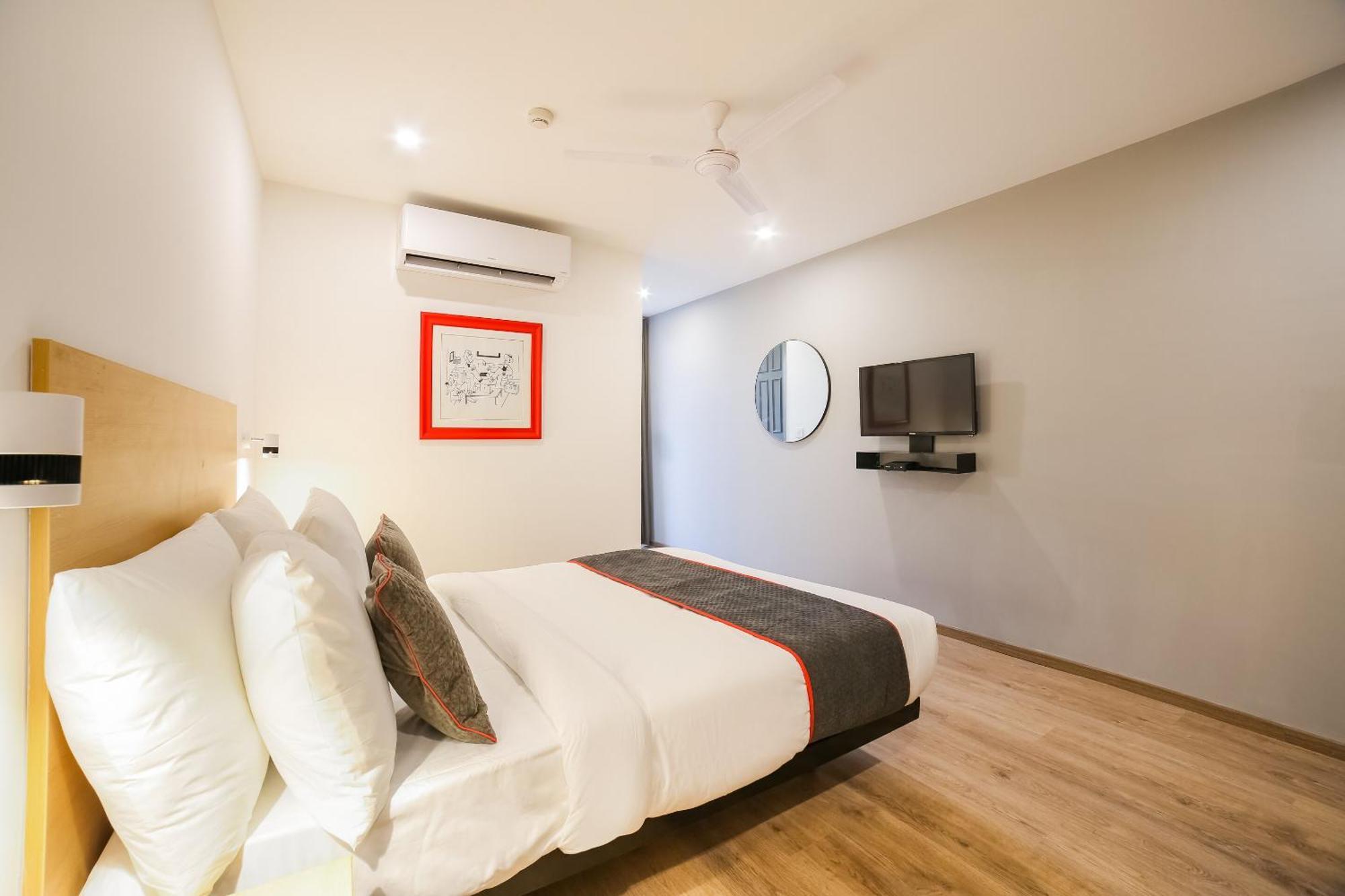 Super Townhouse Near Appu Ghar Hotel Gurgaon Bagian luar foto
