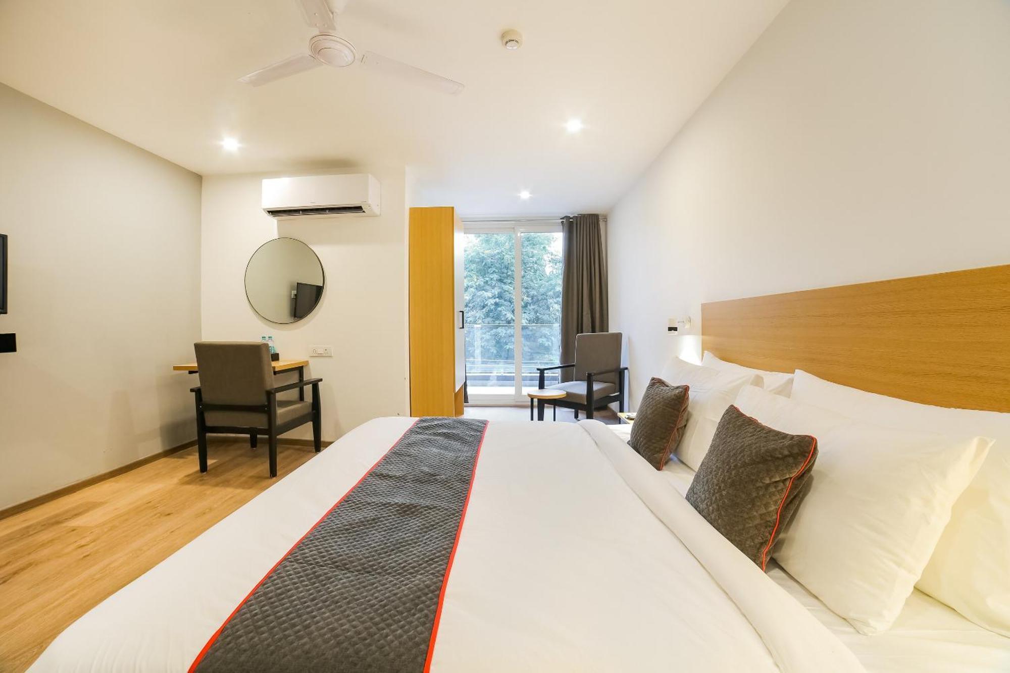 Super Townhouse Near Appu Ghar Hotel Gurgaon Bagian luar foto