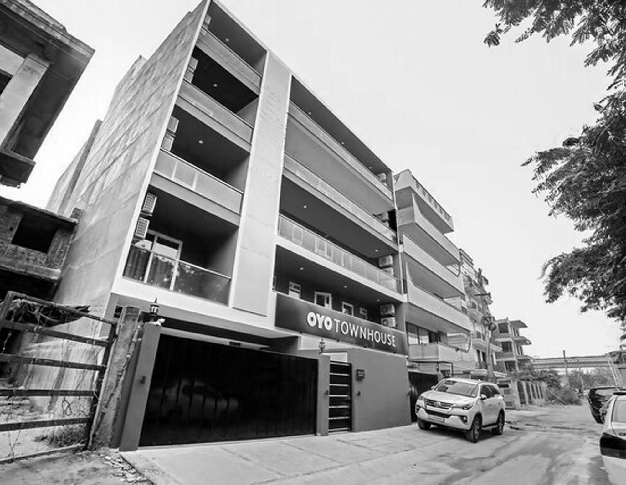 Super Townhouse Near Appu Ghar Hotel Gurgaon Bagian luar foto